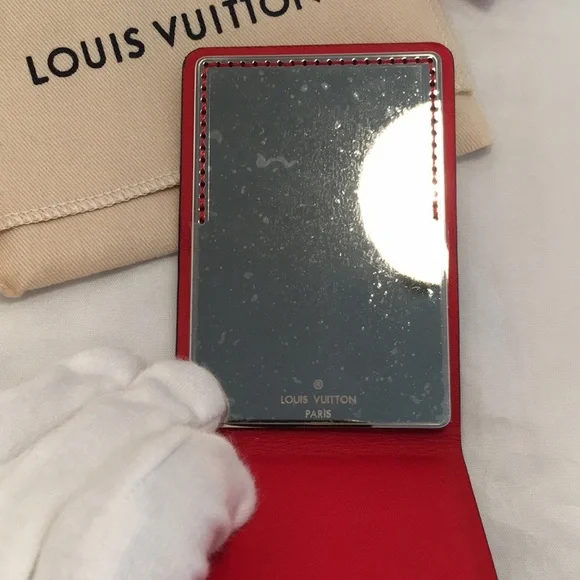 AUTHENTIC Louis Vuitton Kabuki mirror - Picture 4 of 7